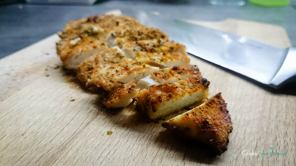Pieczona soczysta pierś z kurczaka Gonić Marzenia