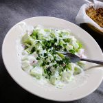 sałata z rzodkiewką i ogórkiem świeżym