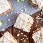 Ciasto z rabarbarem i bezą